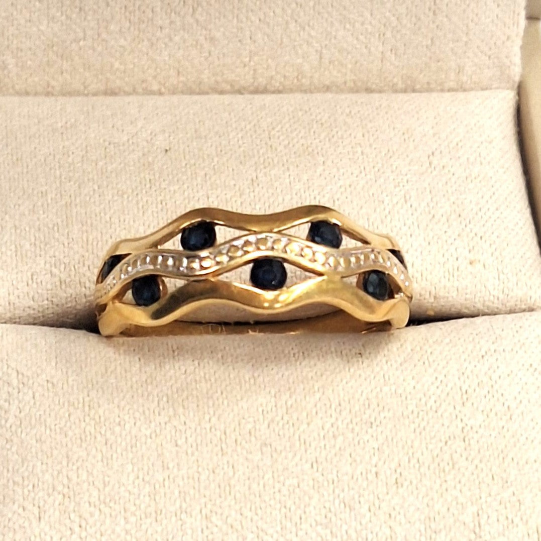 Bague en or jaune avec 7 saphirs