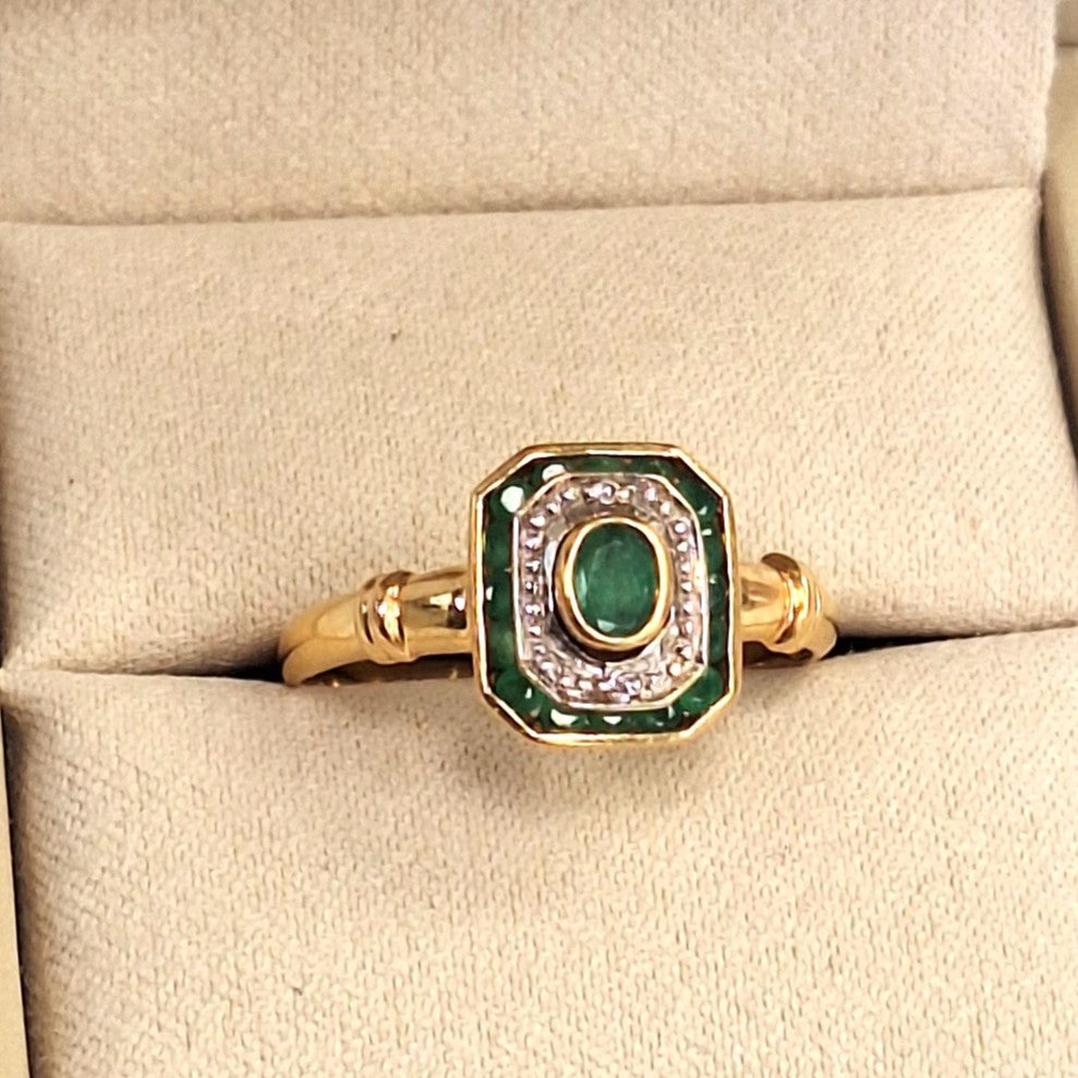 Bague avec diamants et émeraude