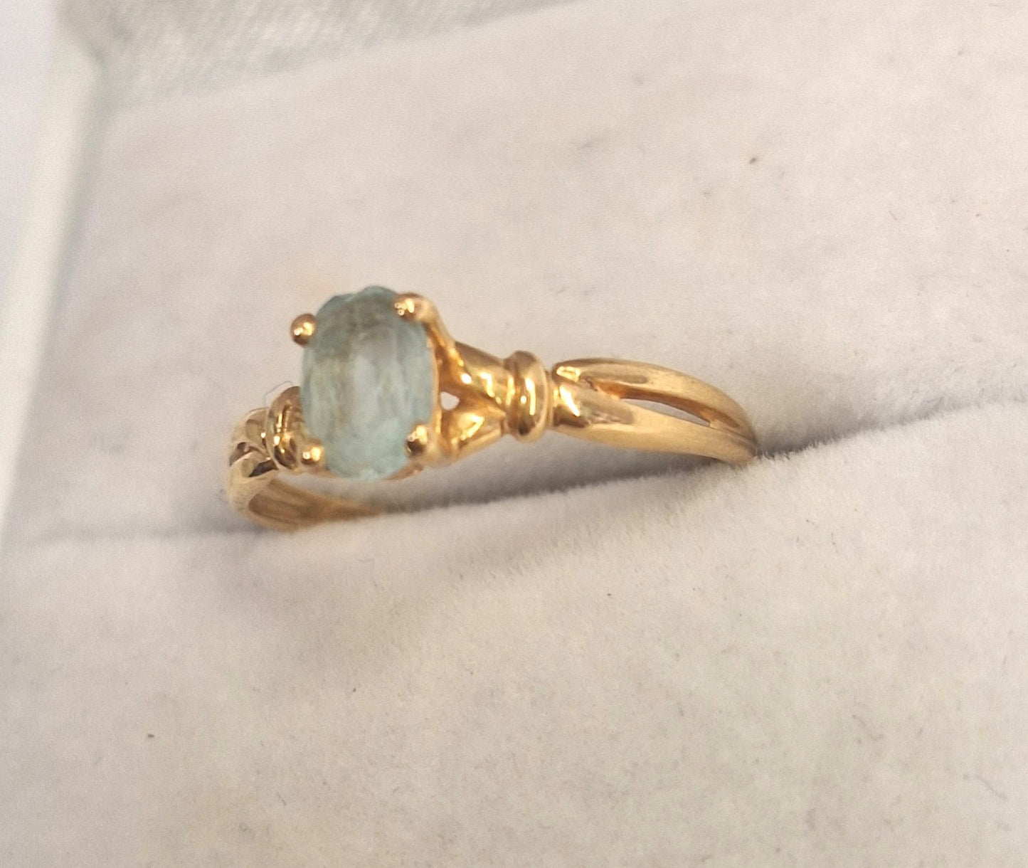 Bague en Or avec Aigue Marine