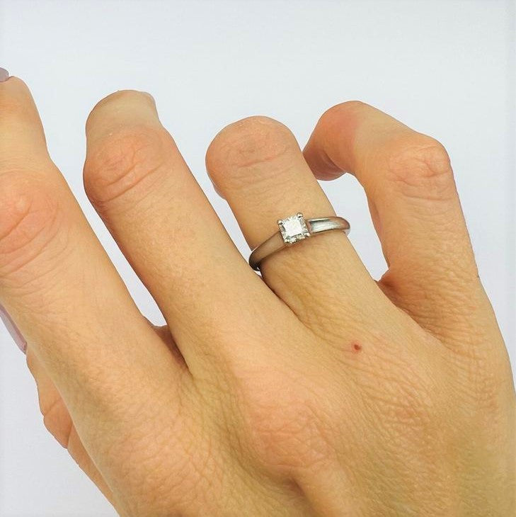Bague Tiffany & Co Lucida avec Diamant Solitaire 0.37ct