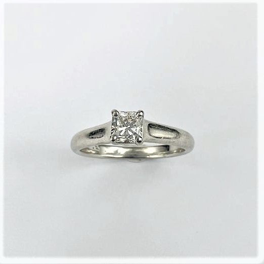 Bague Tiffany & Co Lucida avec Diamant Solitaire 0.37ct