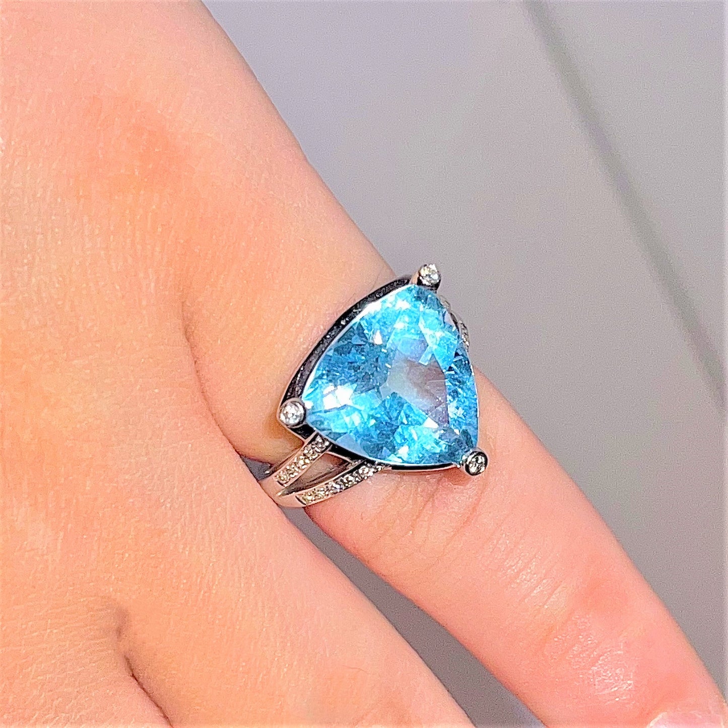 Bague Mauboussin Topaze Diamants Or gris