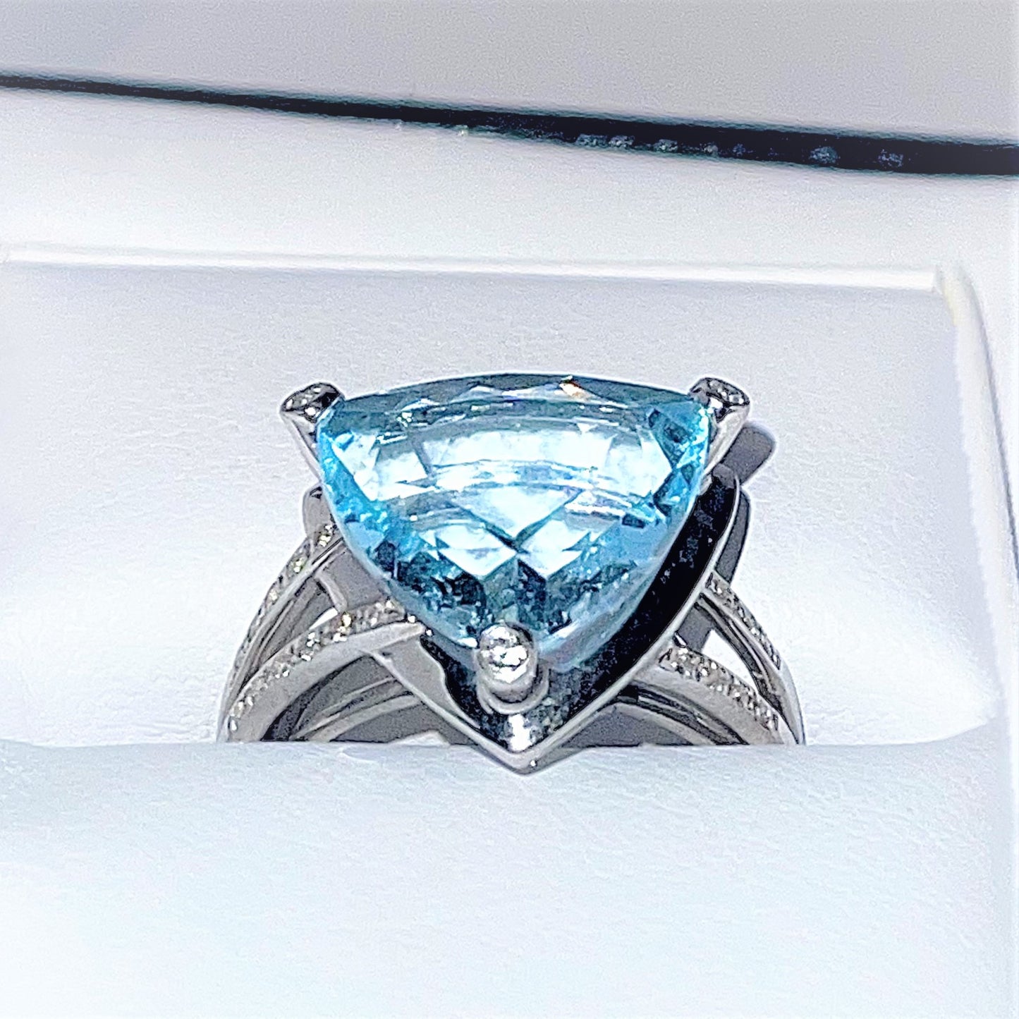Bague Mauboussin Topaze Diamants Or gris