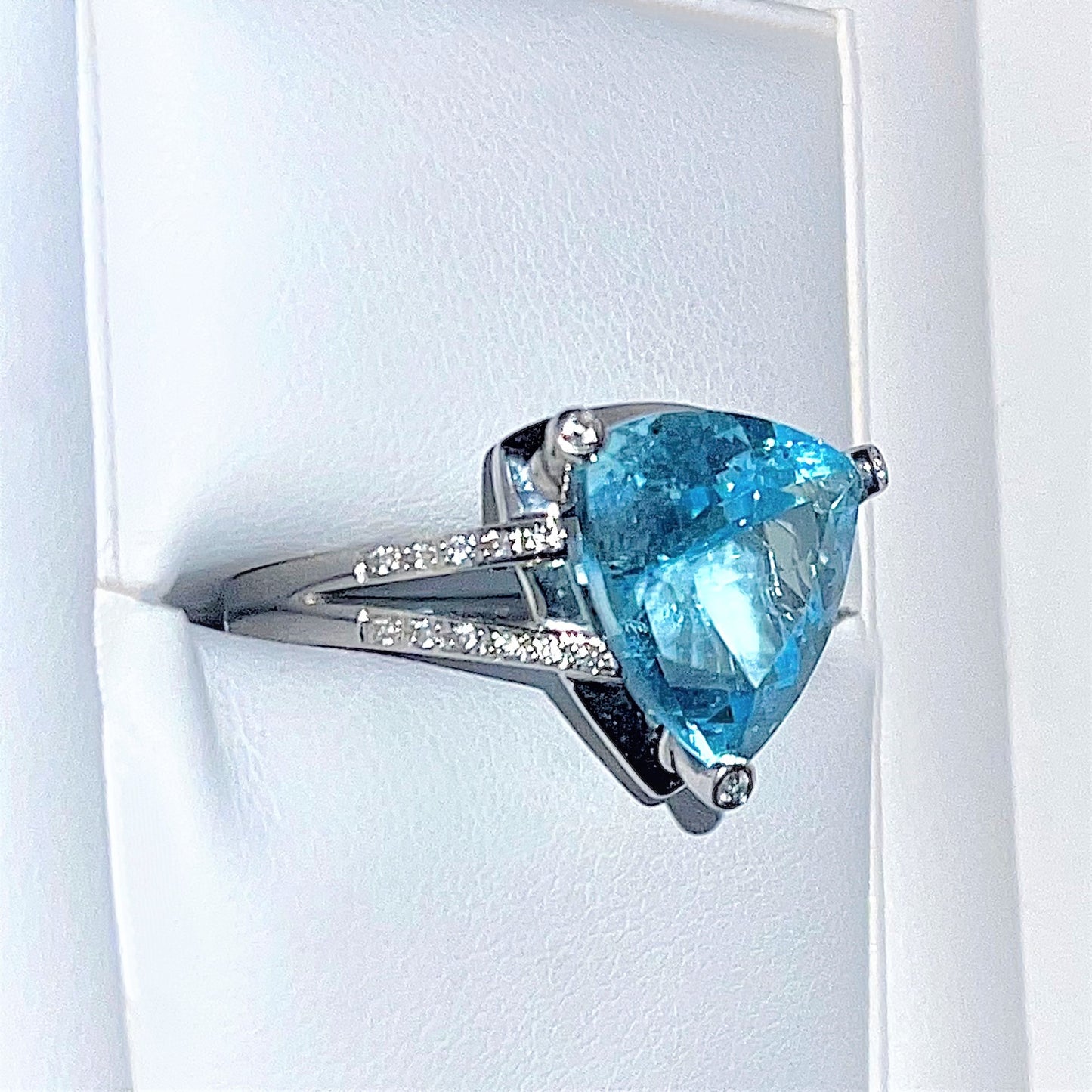 Bague Mauboussin Topaze Diamants Or gris