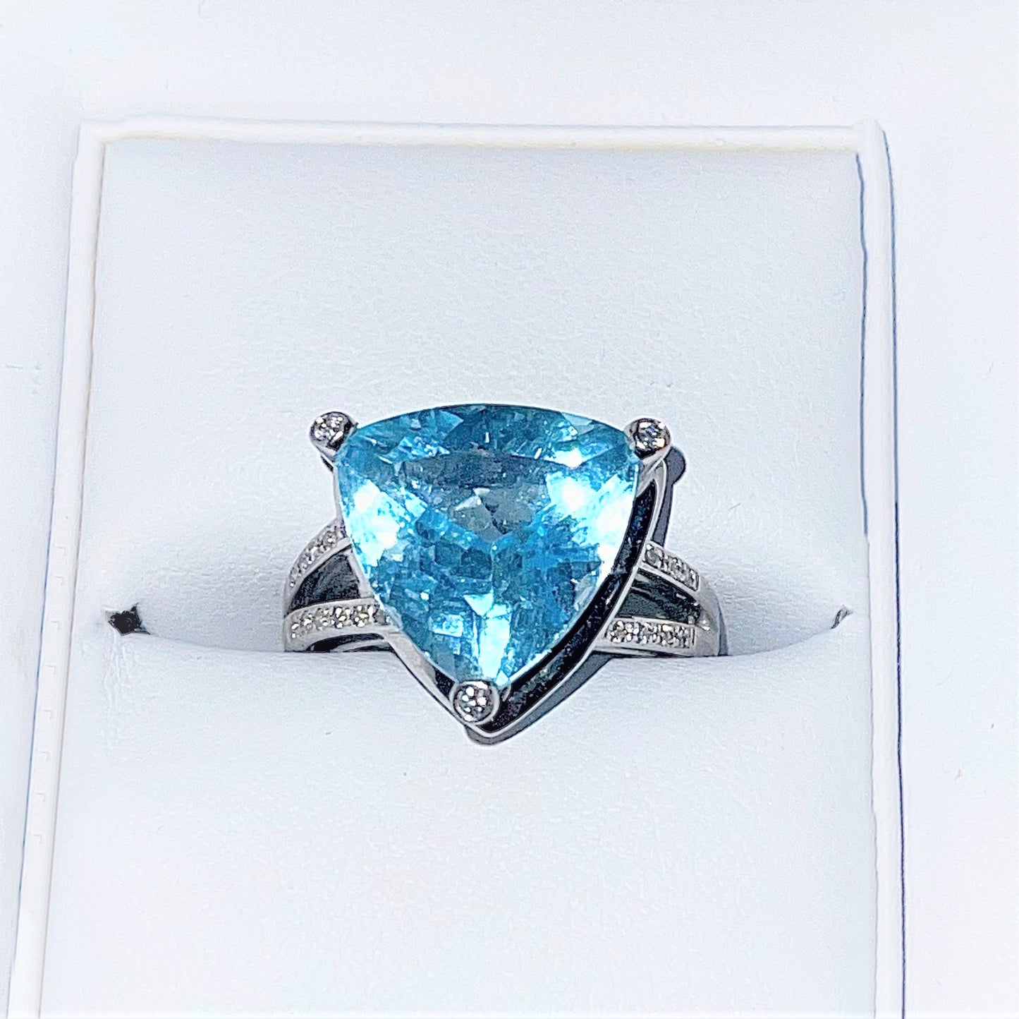 Bague Mauboussin Topaze Diamants Or gris