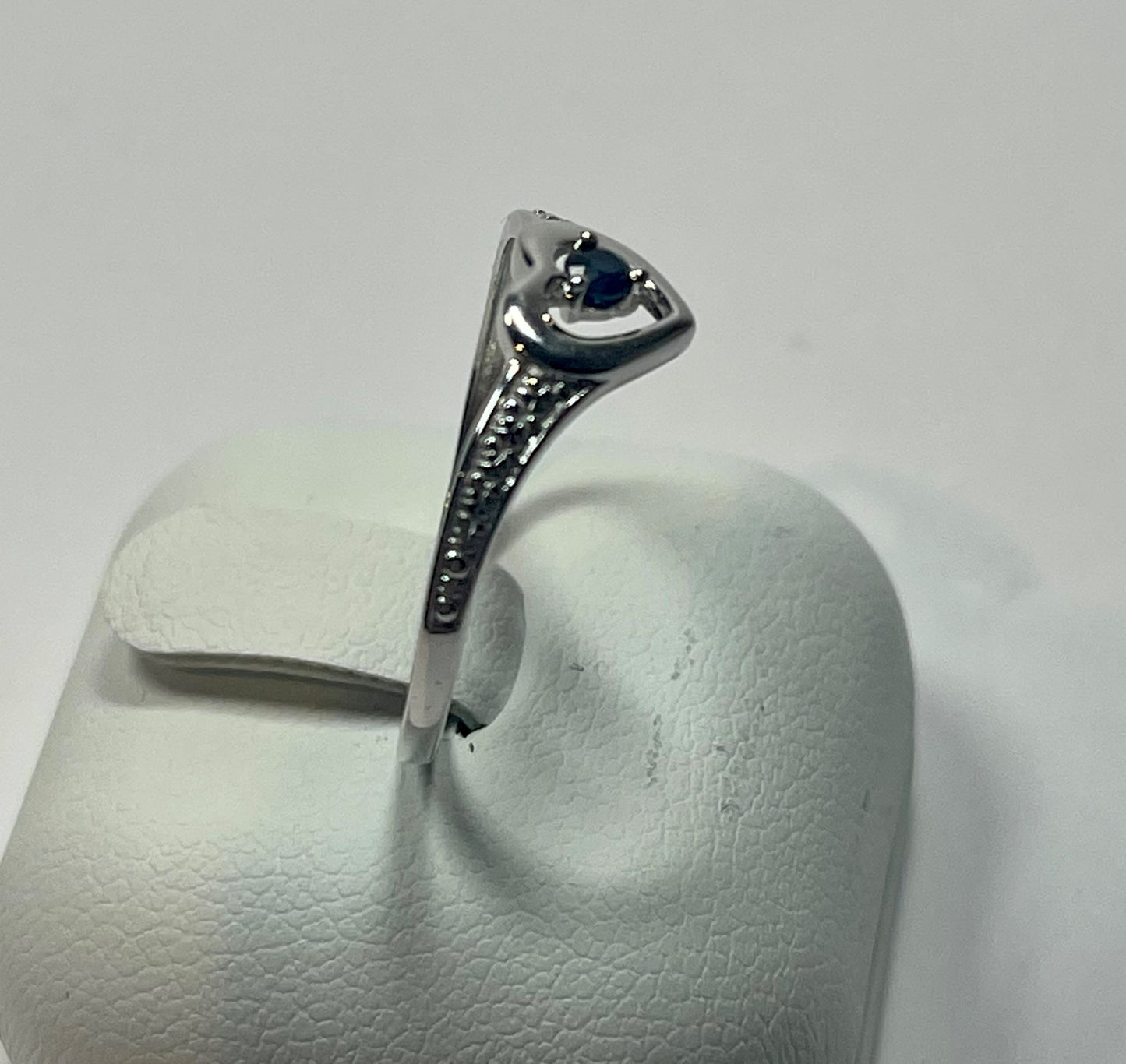 Bague Or Blanc avec Saphir