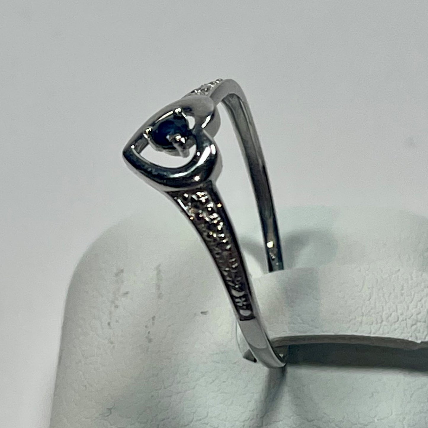 Bague Or Blanc avec Saphir