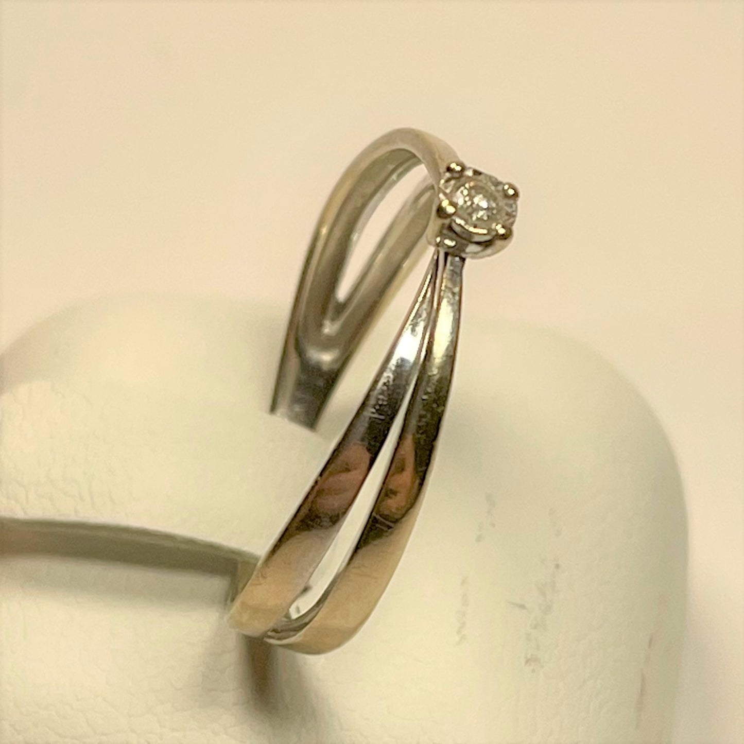Bague Or Blanc avec Diamant Solitaire 0.10ct
