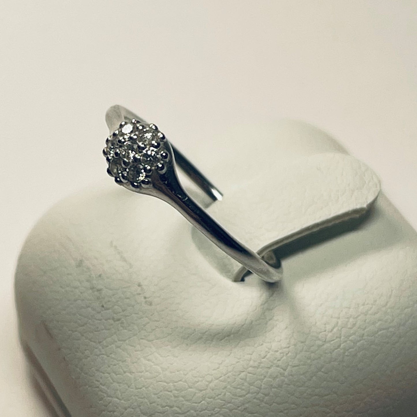 Bague Or Blanc avec 7 Diamants