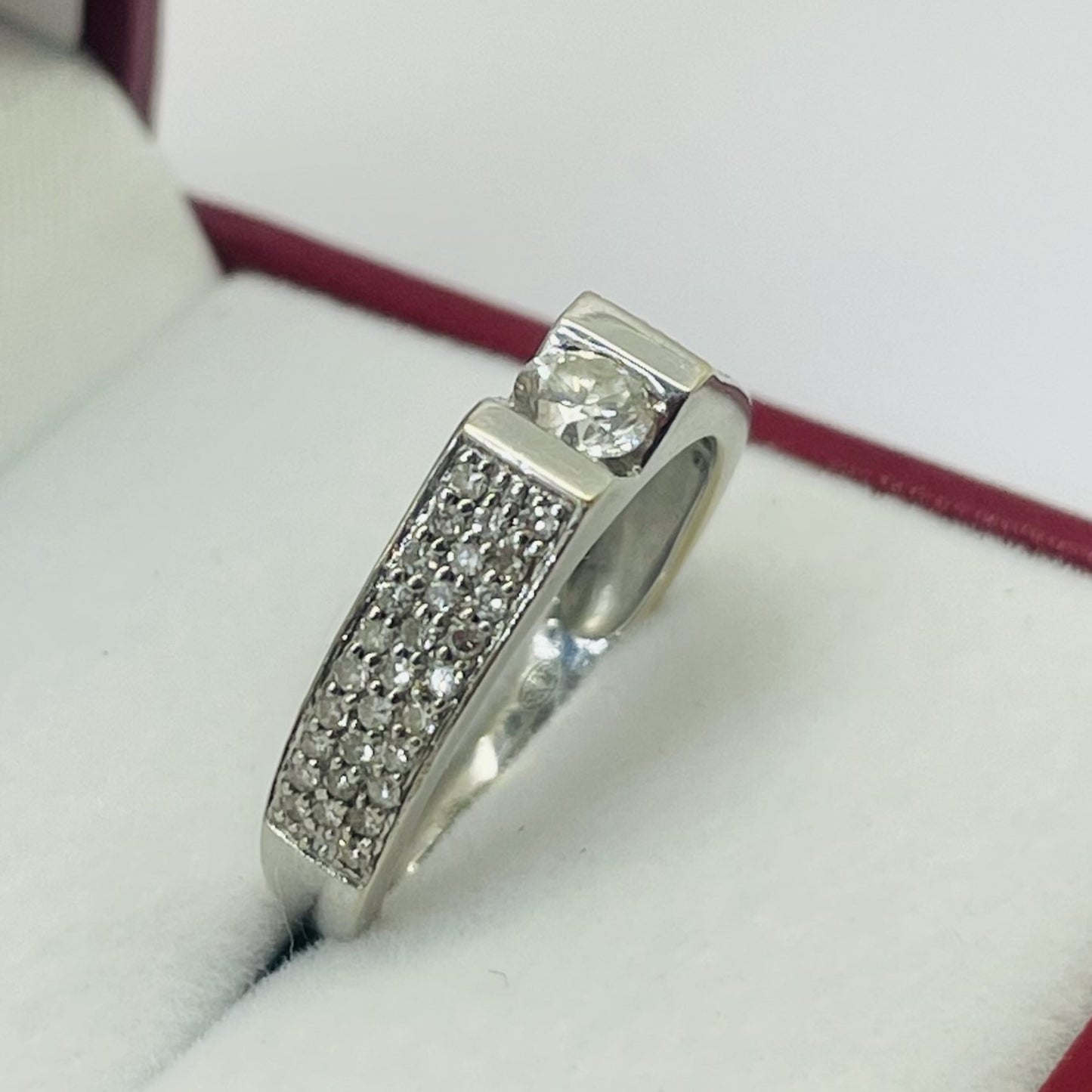 Bague Or Blanc avec Diamants