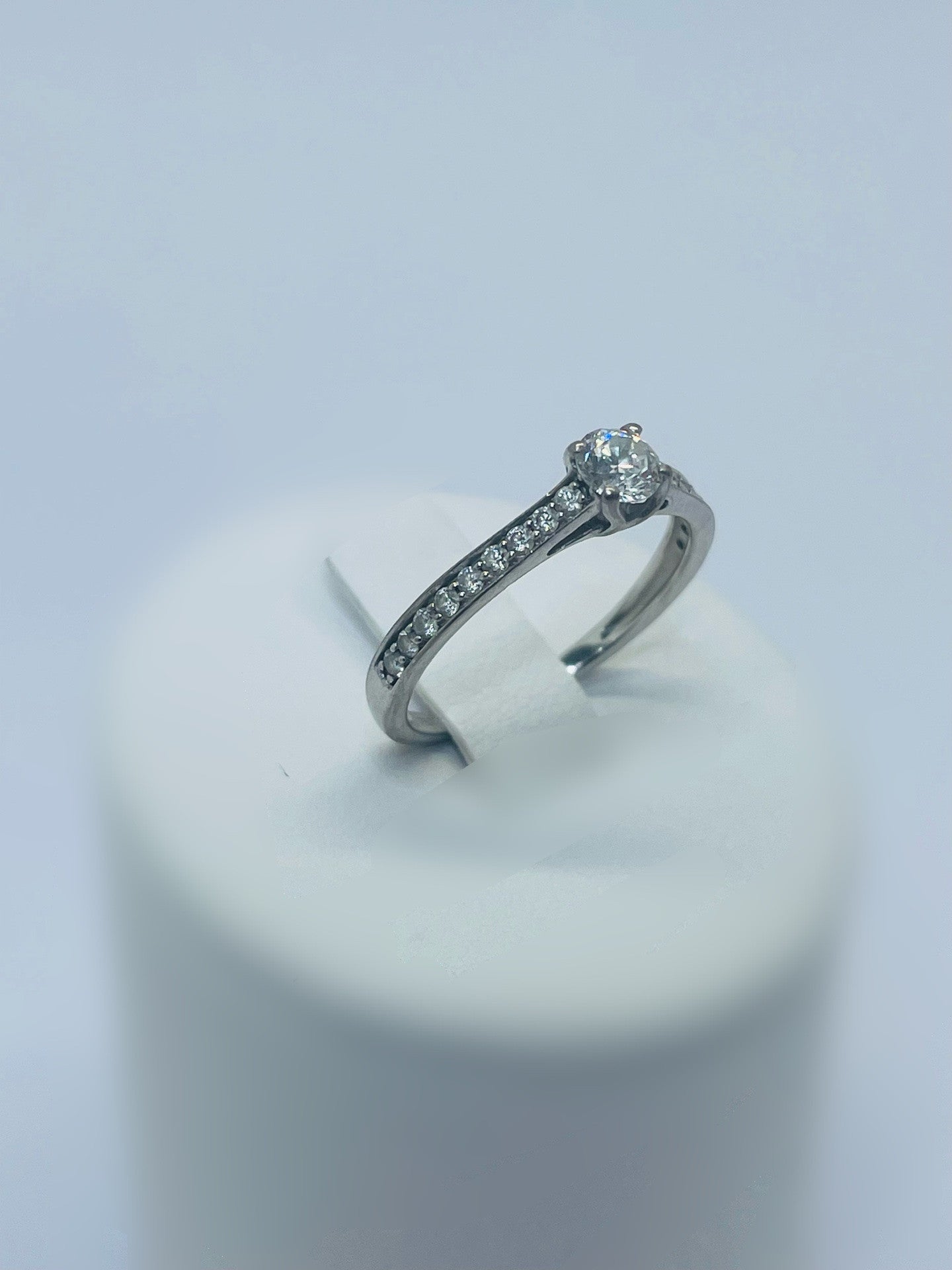 Bague Solitaire Accompagné