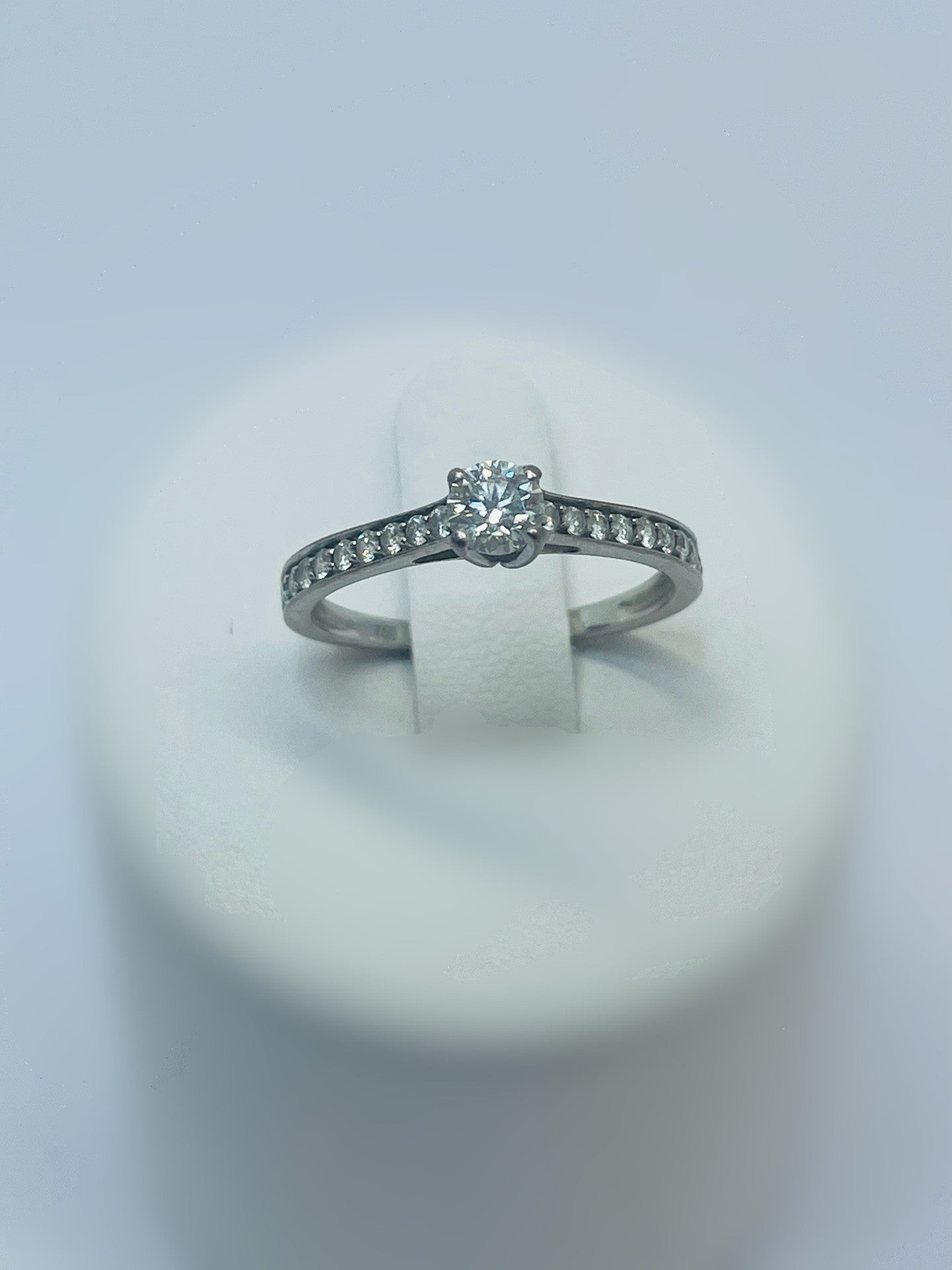 Bague Solitaire Accompagné