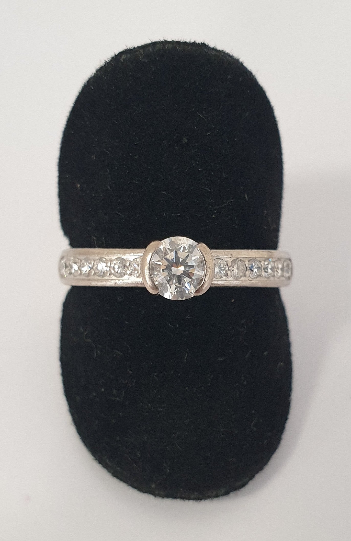 Bague Solitaire Accompagné