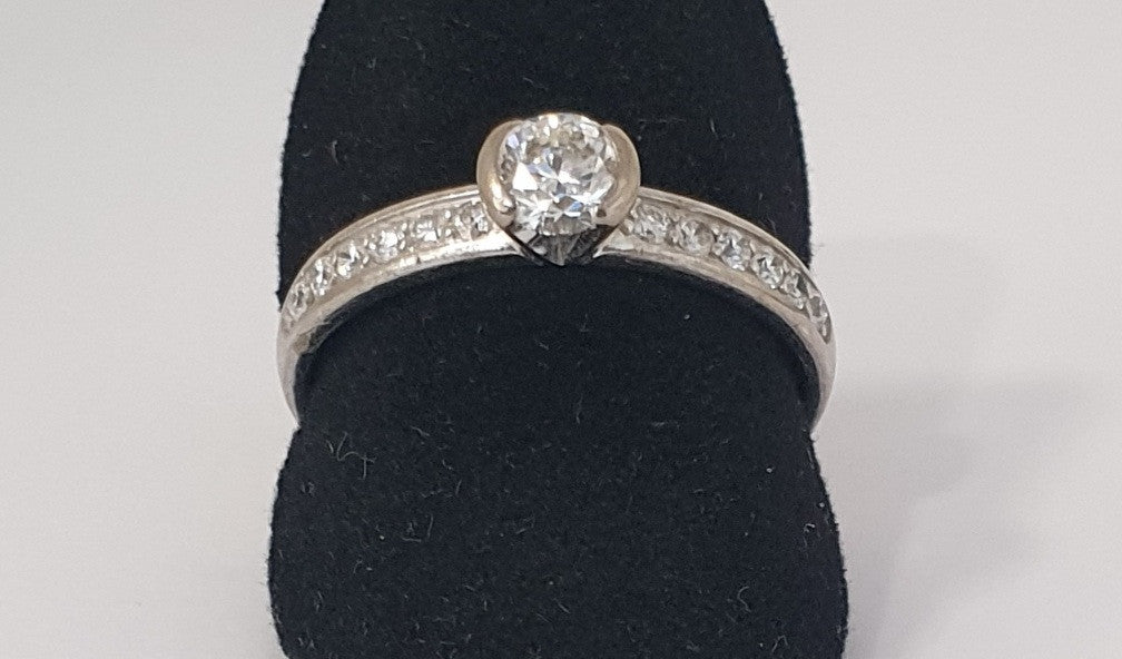 Bague Solitaire Accompagné