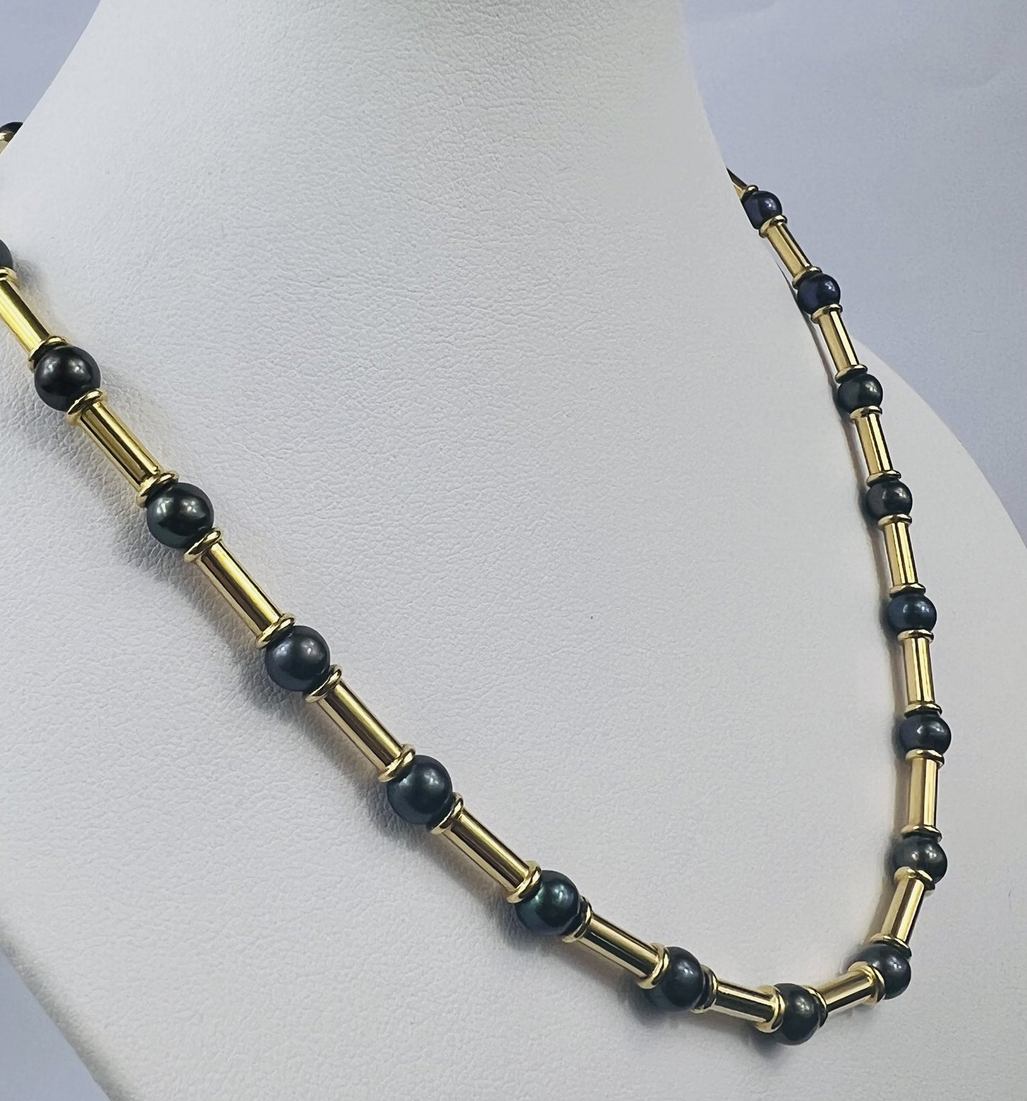 Collier or et perles Hématites