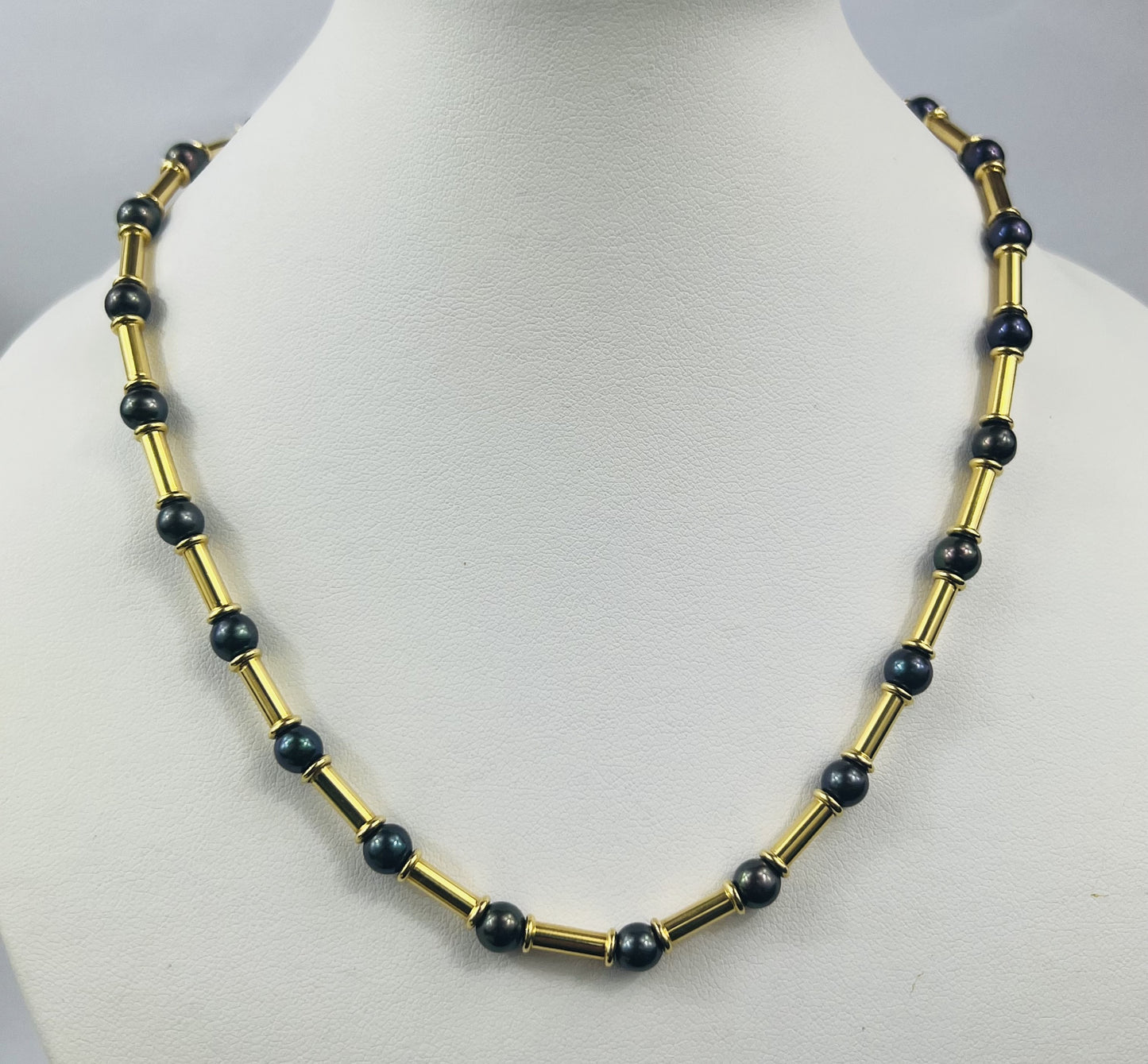 Collier or et perles Hématites