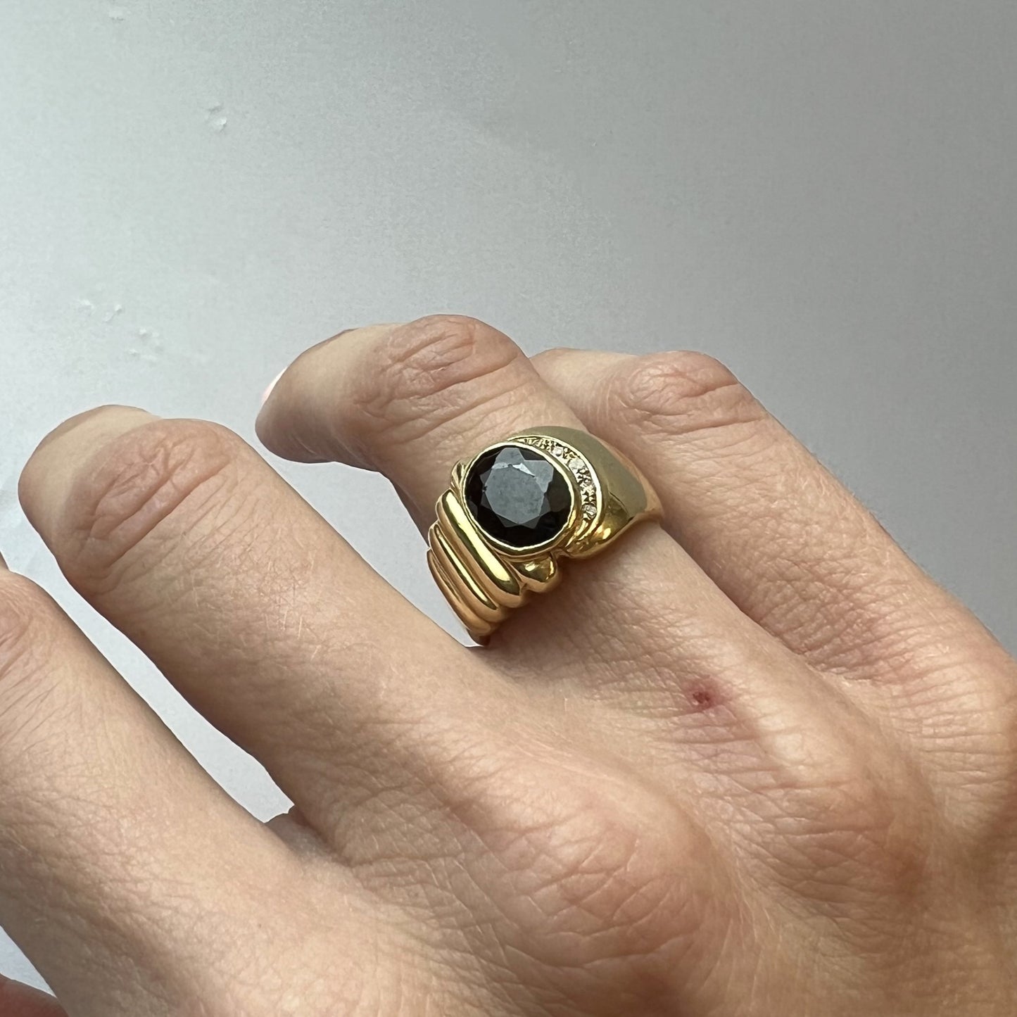 Chevalière Or Jaune avec Pierre Rouge et Diamant