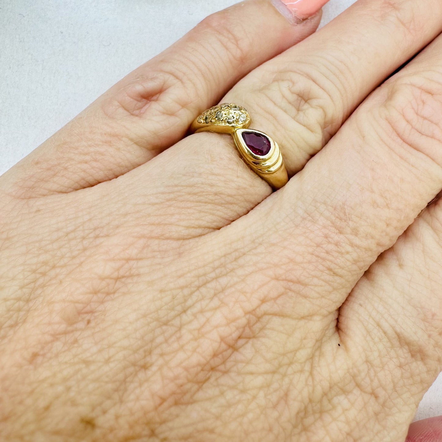 Bague Or Jaune avec Oxydes et Pierre Rose