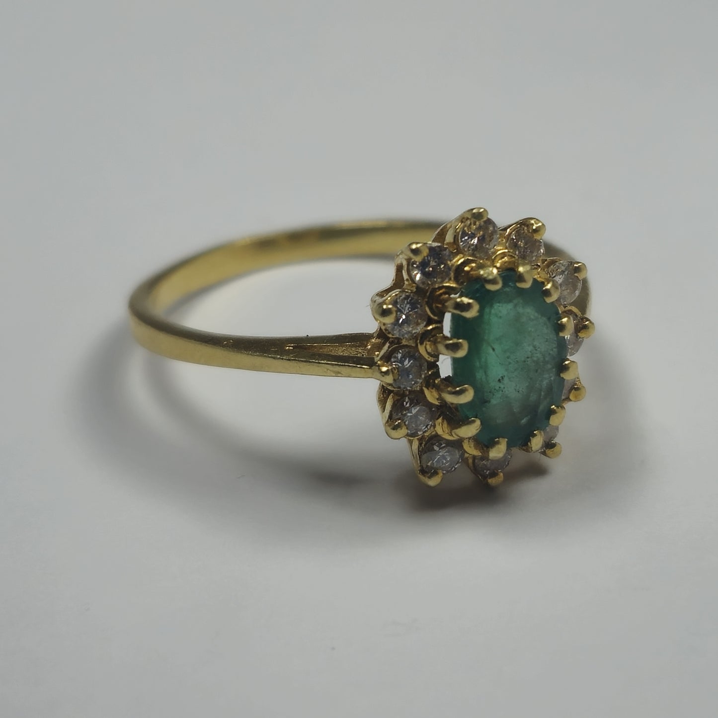 Bague Marguerite avec pierre verte et diamants 0,01 ct