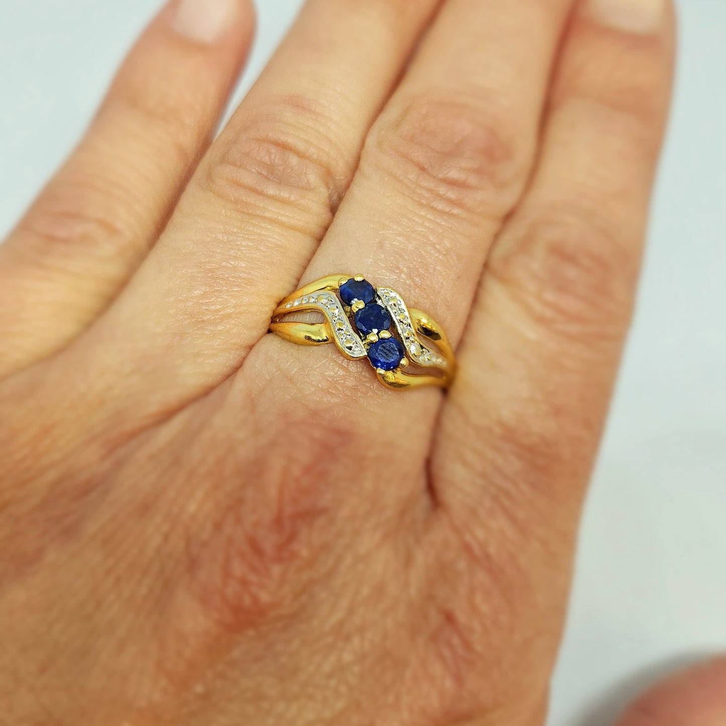 Bague en Or Jaune 18k avec 3 Saphirs