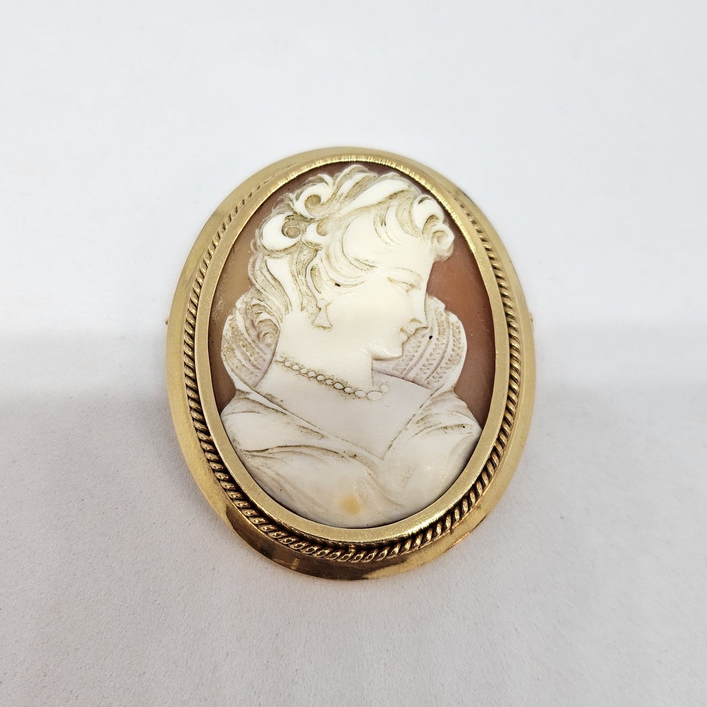Pendentif/ broche Camée en Or