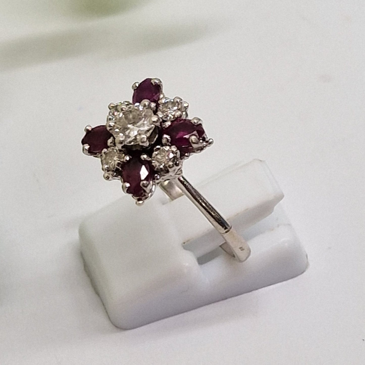 Bague en Or avec Diamants et Rubis