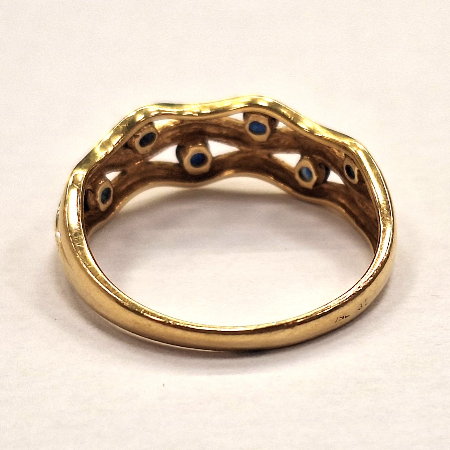 Bague en or jaune avec 7 saphirs