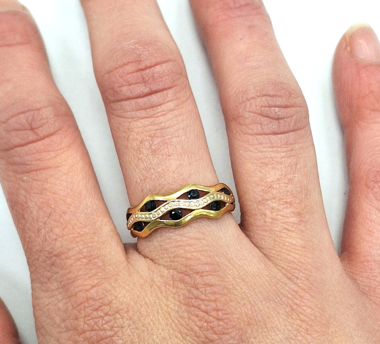 Bague en or jaune avec 7 saphirs