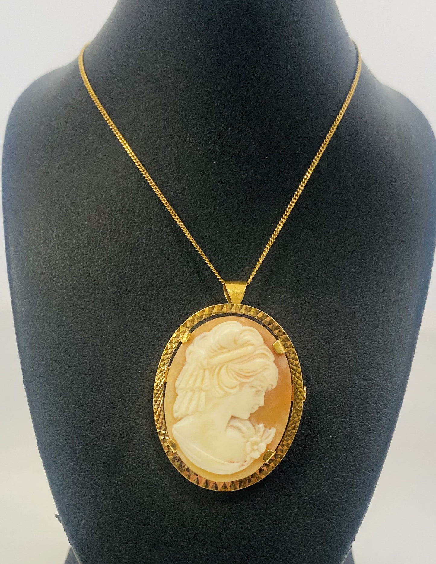 Pendentif/ Broche Or avec Camée