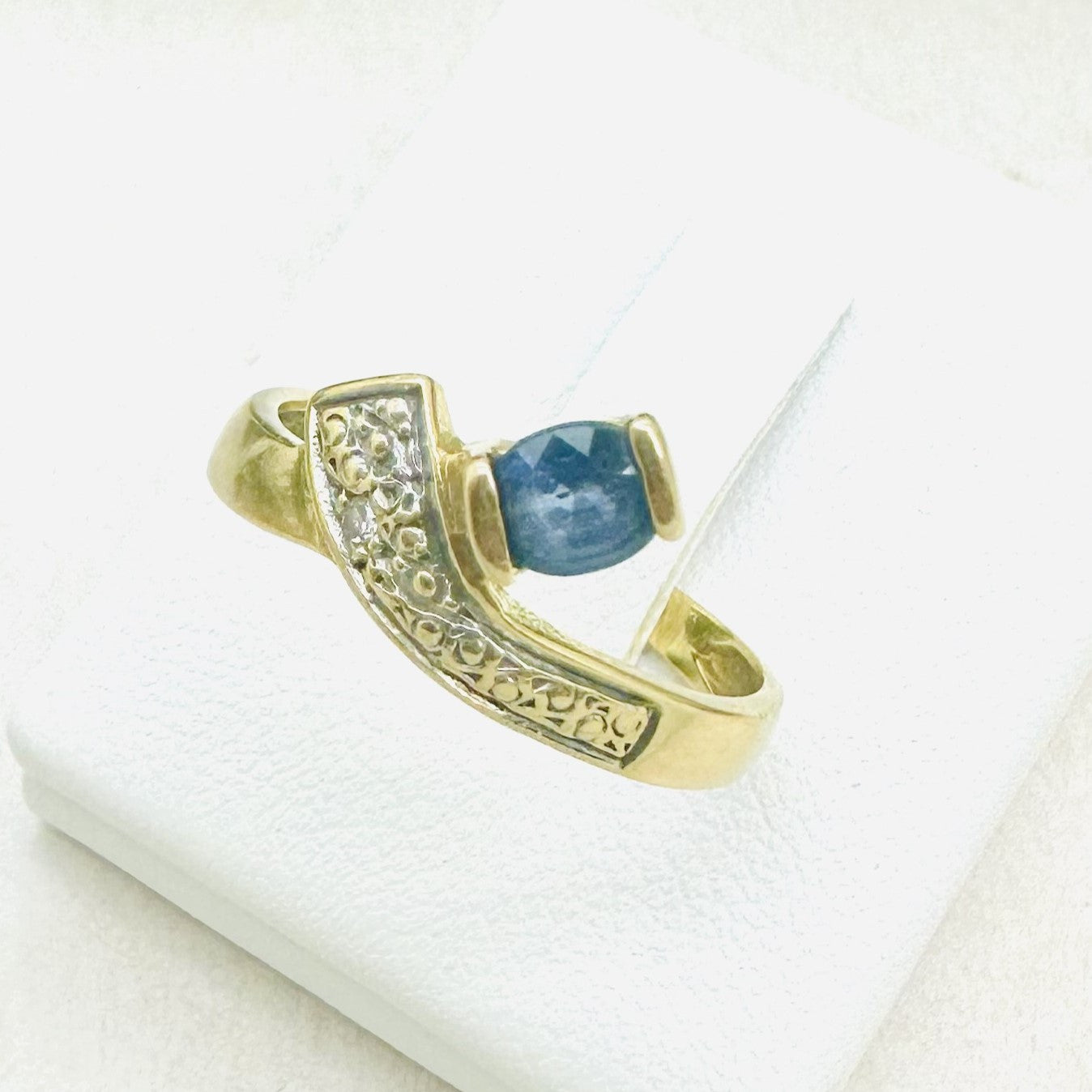 Bague Or avec Pierre Bleue et Diamants