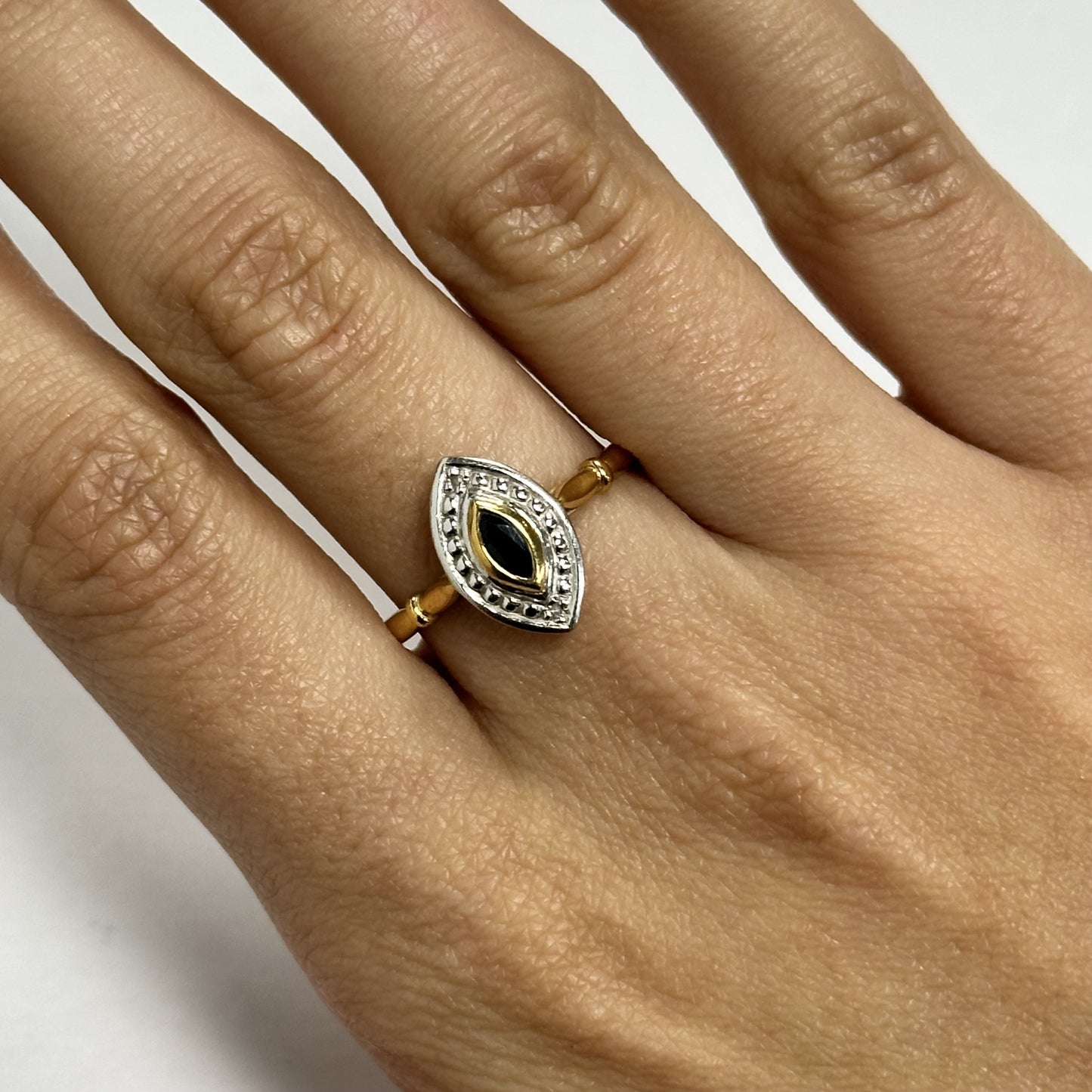 Bague Marquise avec Pierre Bleue et Diamants