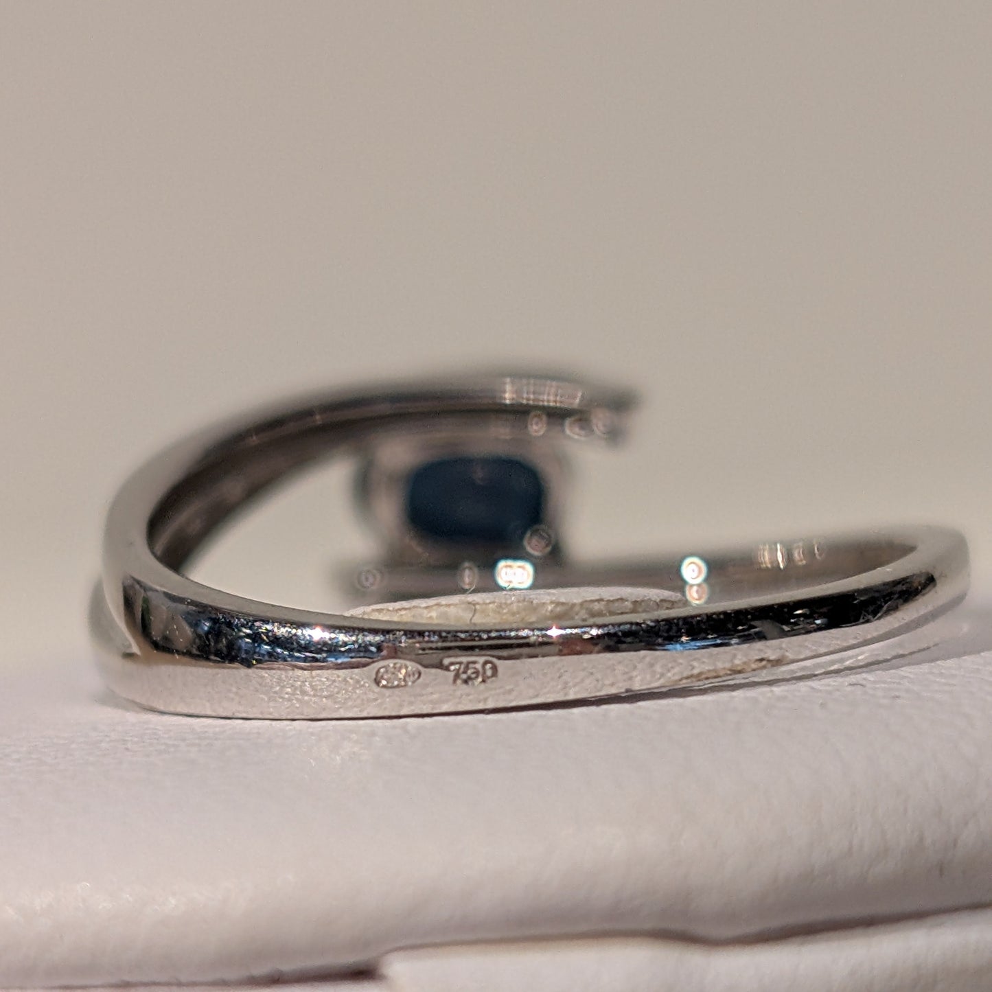 Bague Or avec Pierre Bleue et Diamant