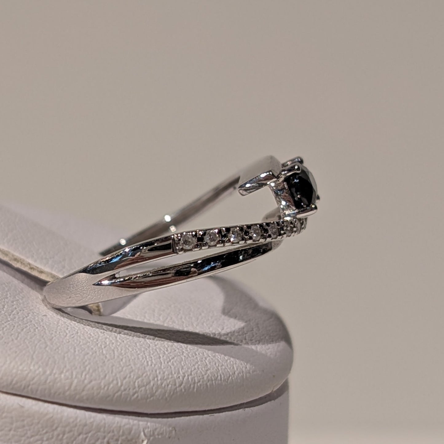 Bague Or avec Pierre Bleue et Diamant