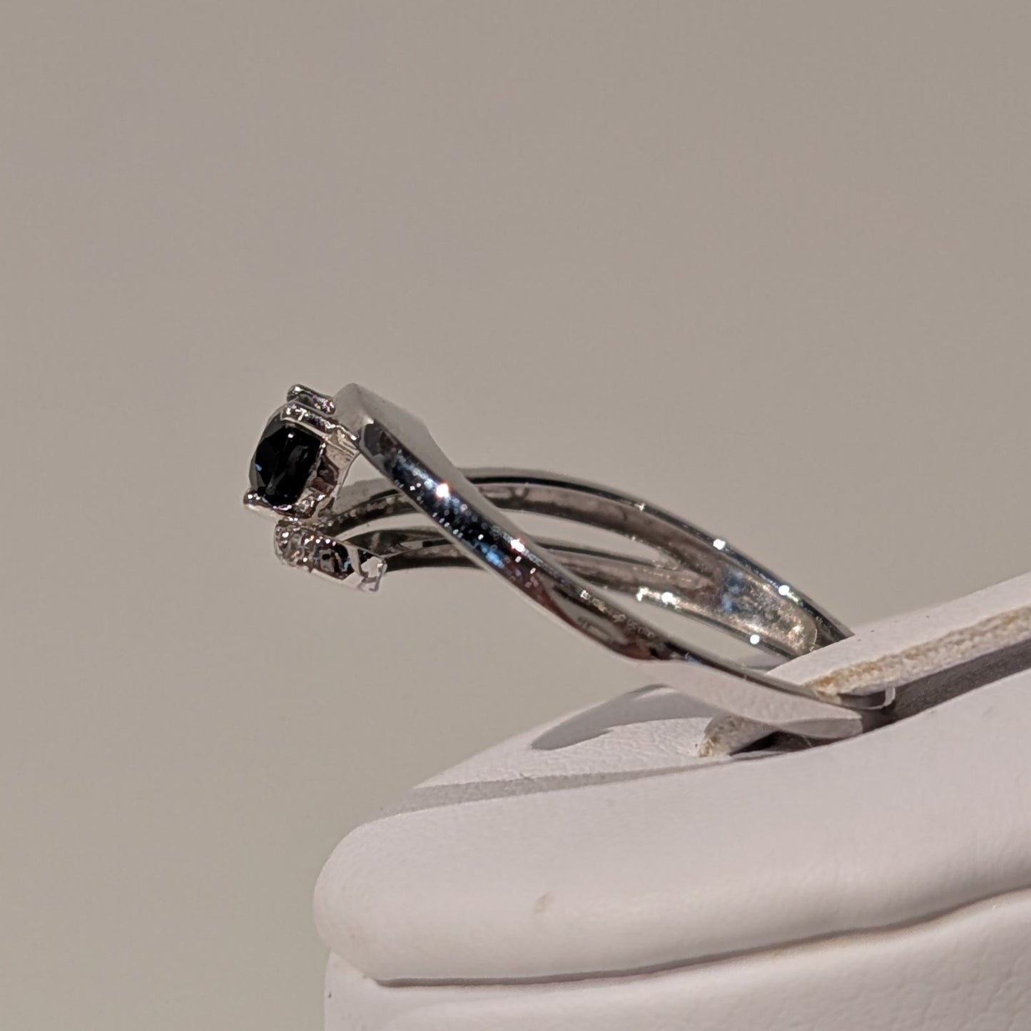 Bague Or avec Pierre Bleue et Diamant
