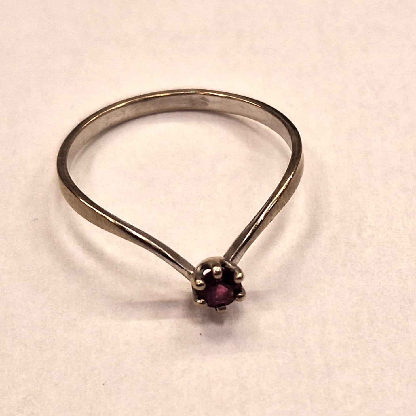 Bague or avec rubis