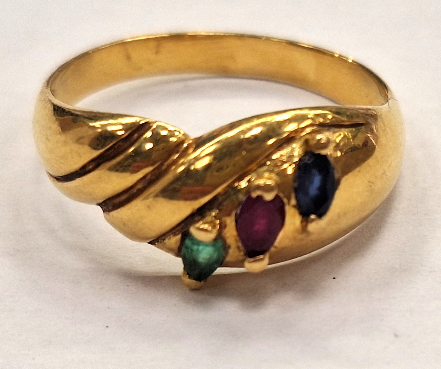 Bague en Or avec Rubis, Saphir et Emeraude
