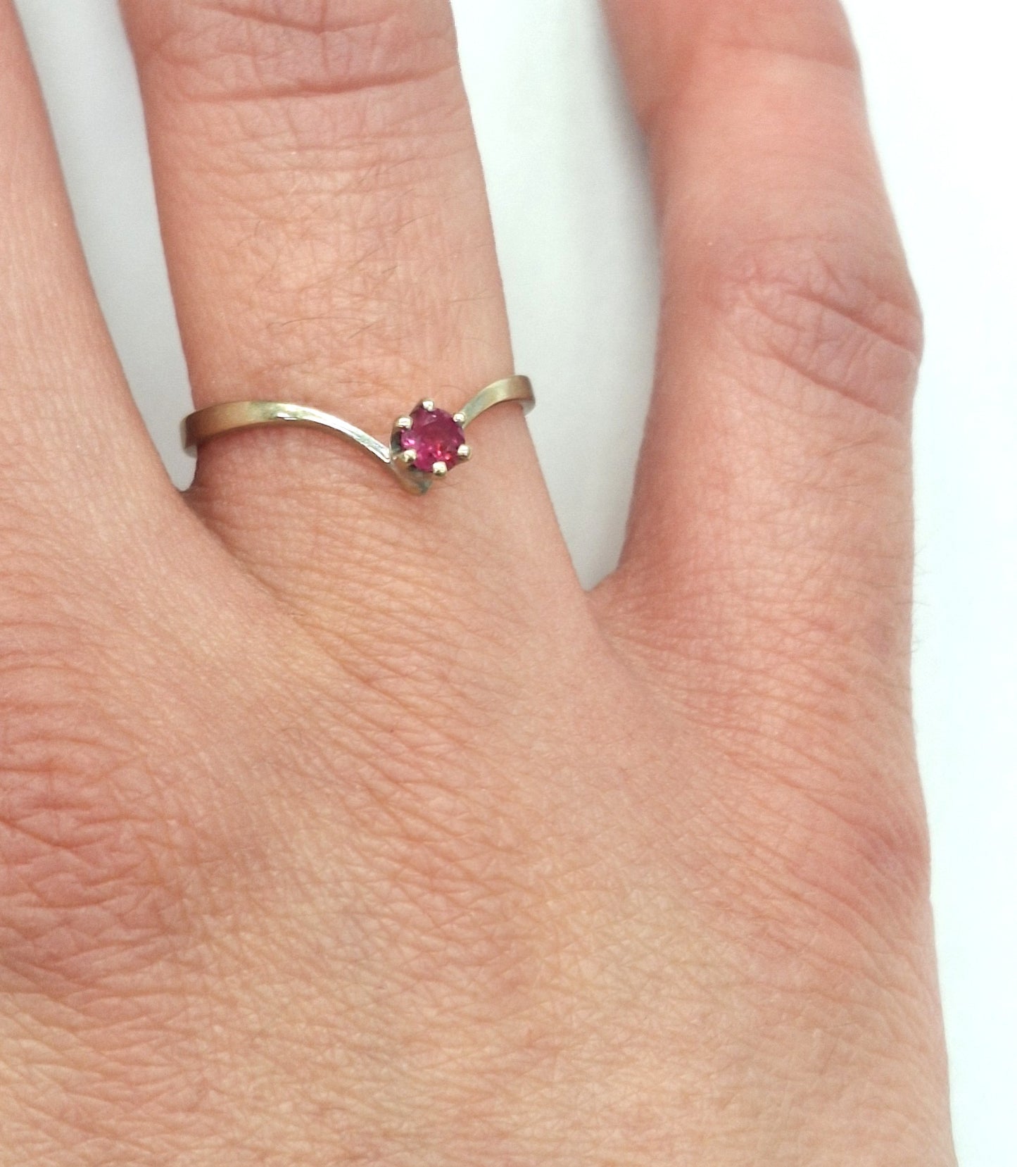 Bague or avec rubis