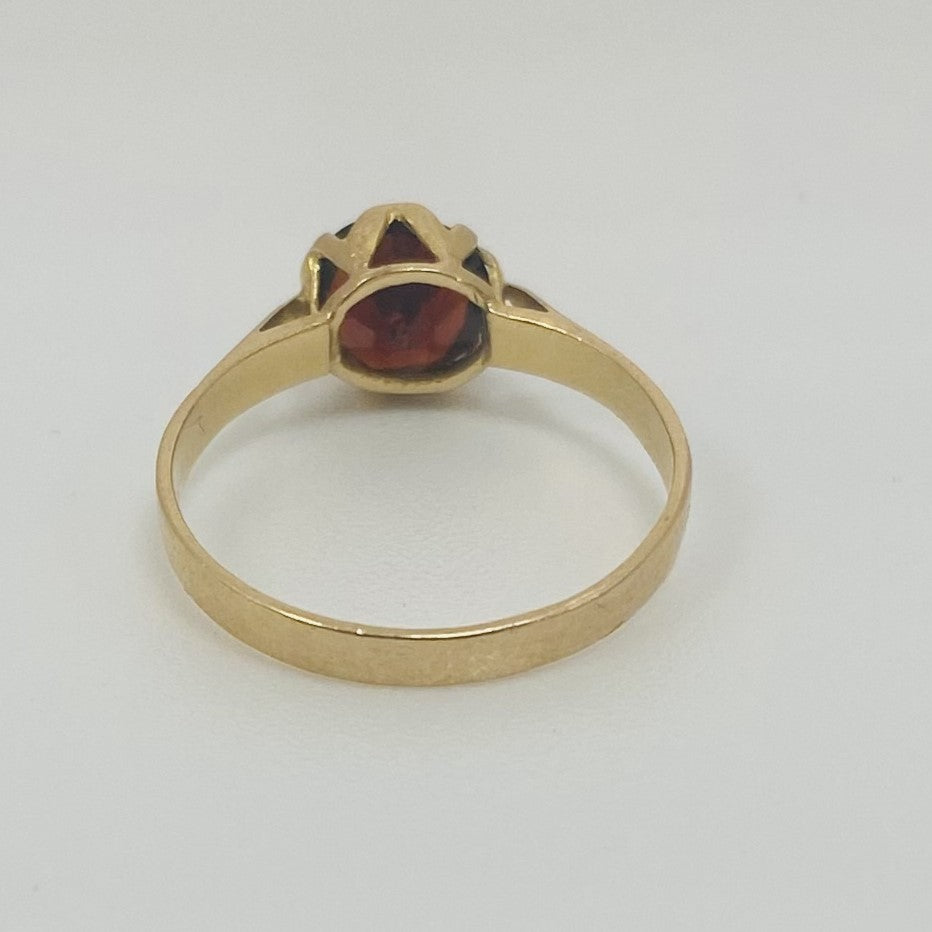 Bague or avec grenat