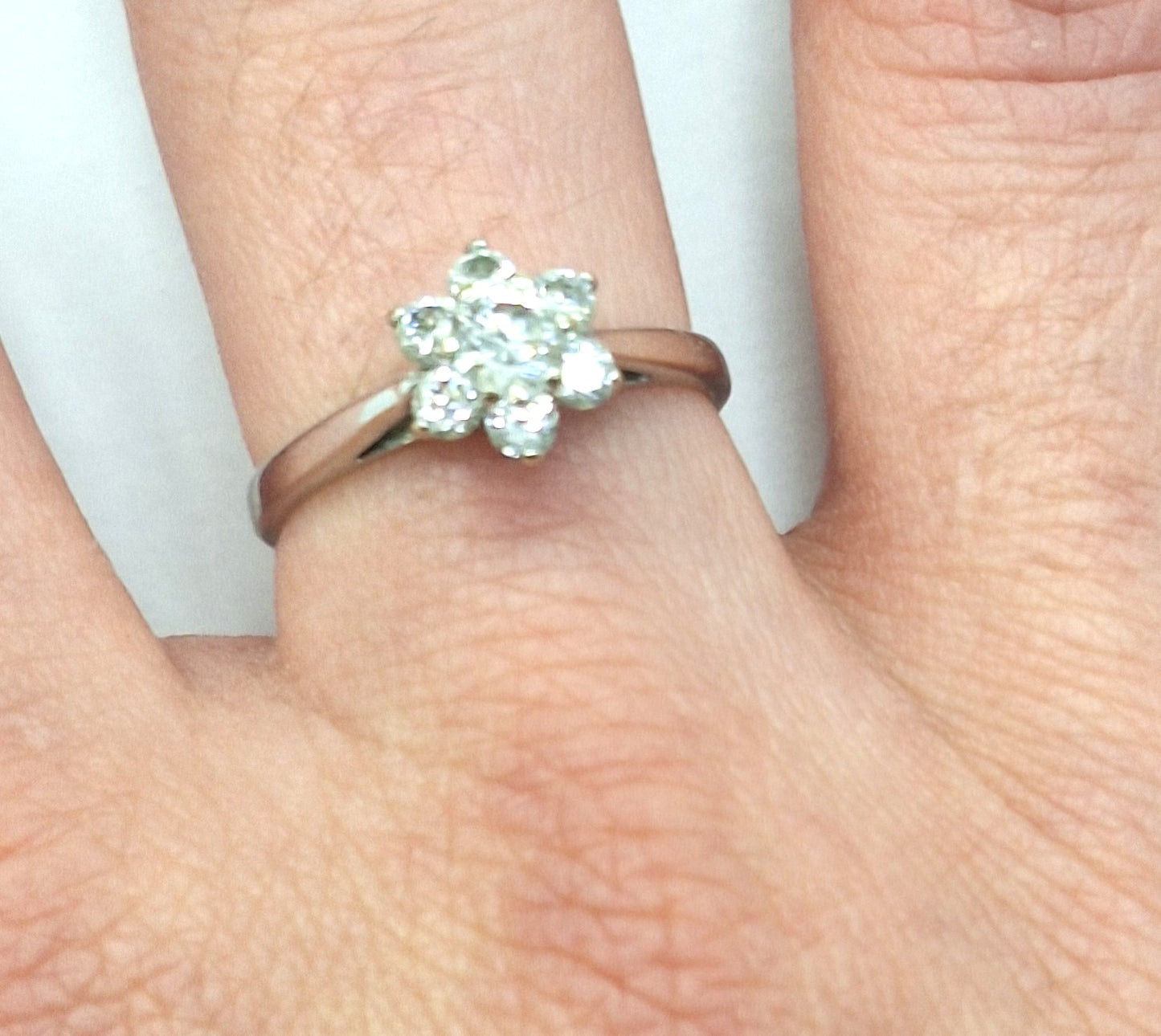 Bague en or blanc avec zirconium