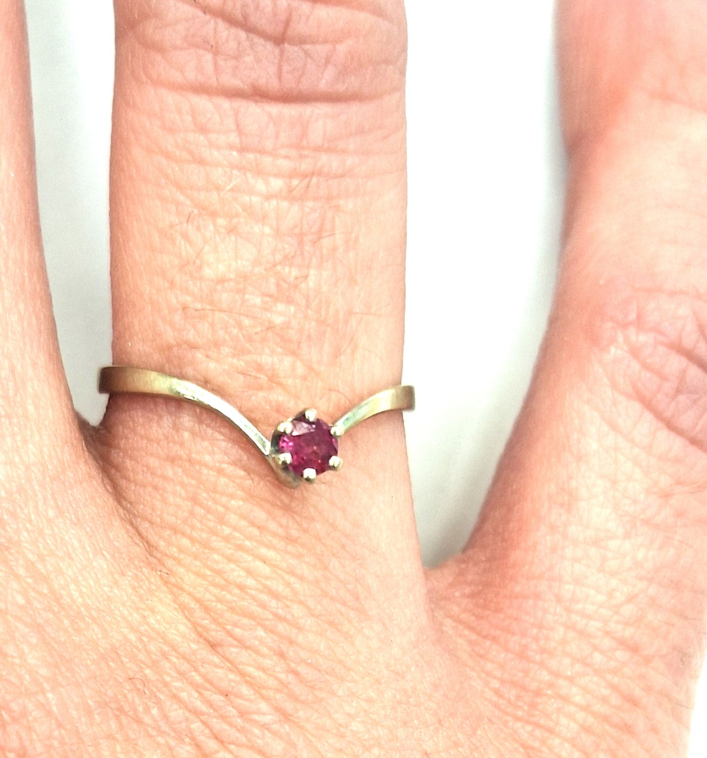 Bague or avec rubis