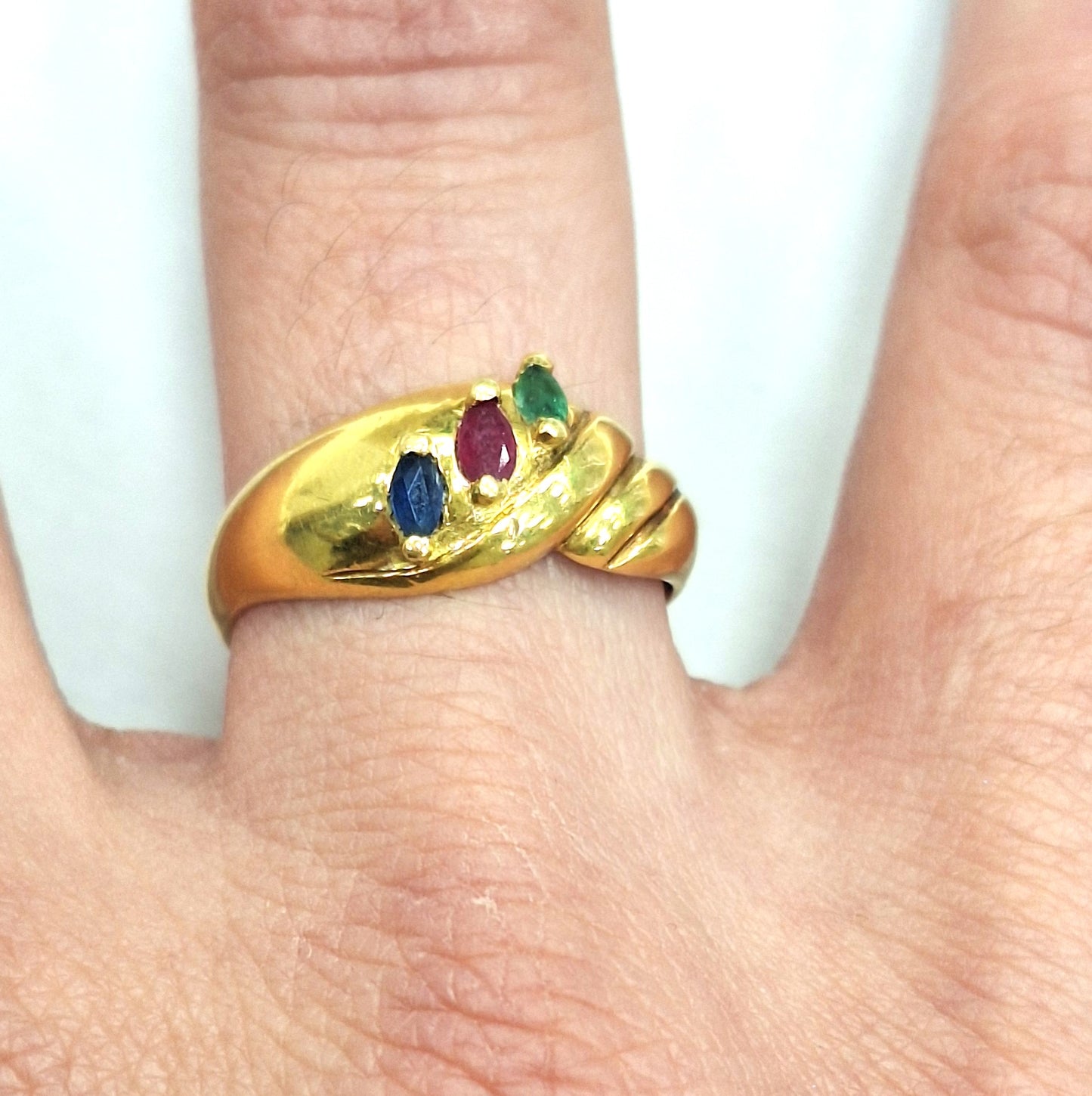 Bague en Or avec Rubis, Saphir et Emeraude