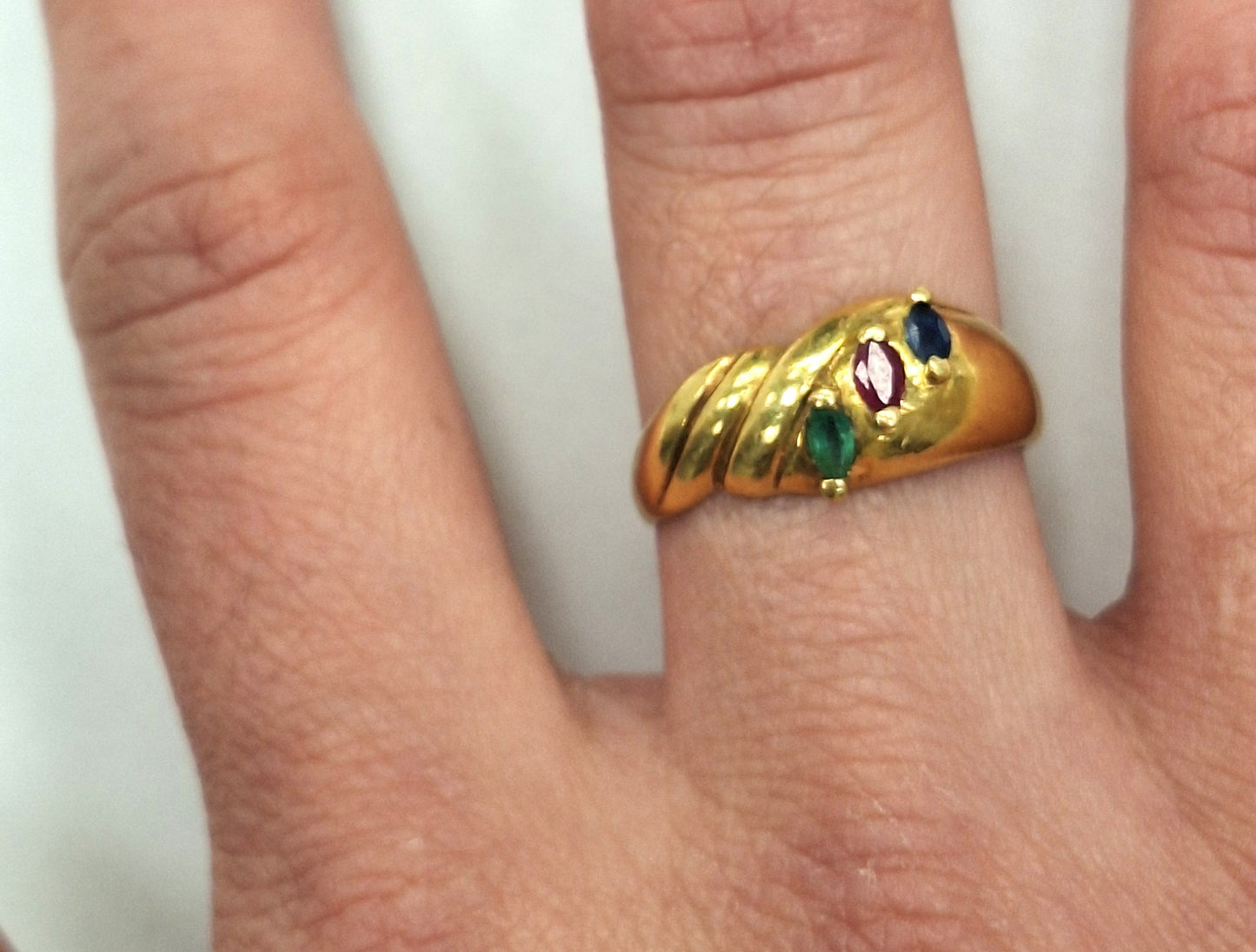 Bague en Or avec Rubis, Saphir et Emeraude