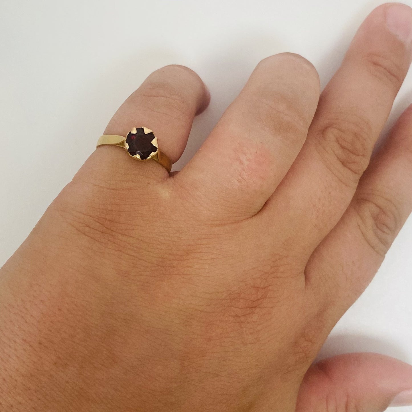 Bague or avec grenat