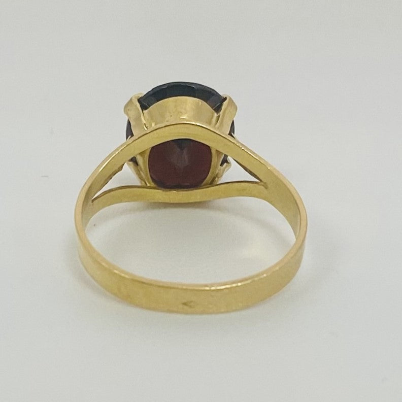 Bague or avec grenat