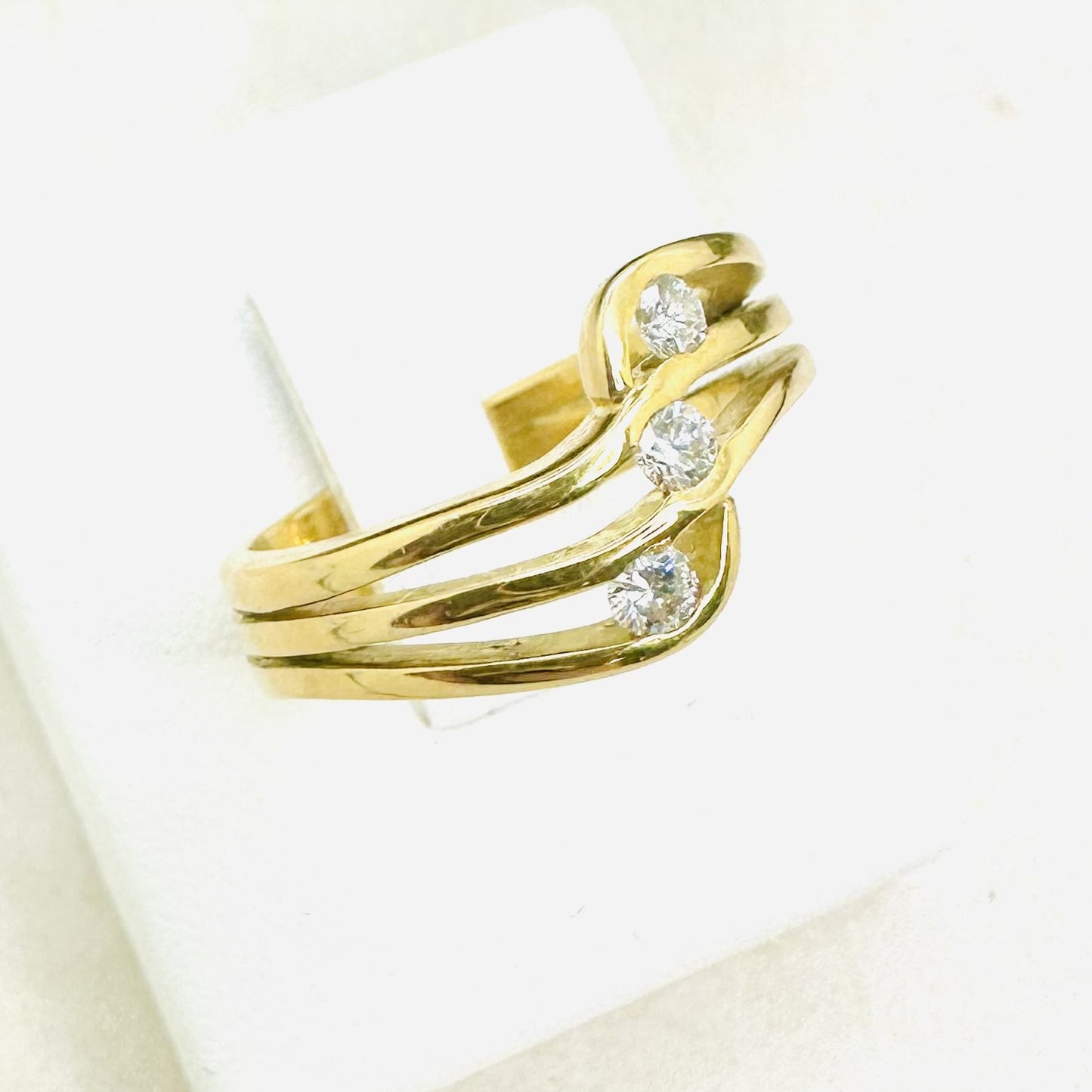 Bague en or jaune avec diamants