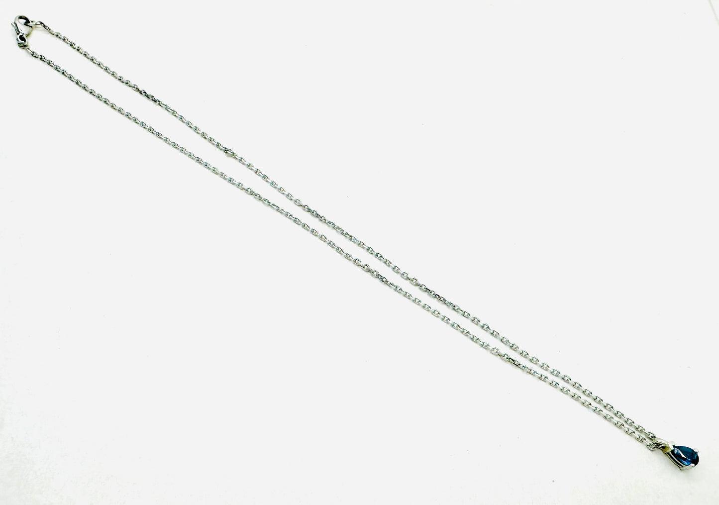 Collier Or Blanc avec Saphir de Ceylan