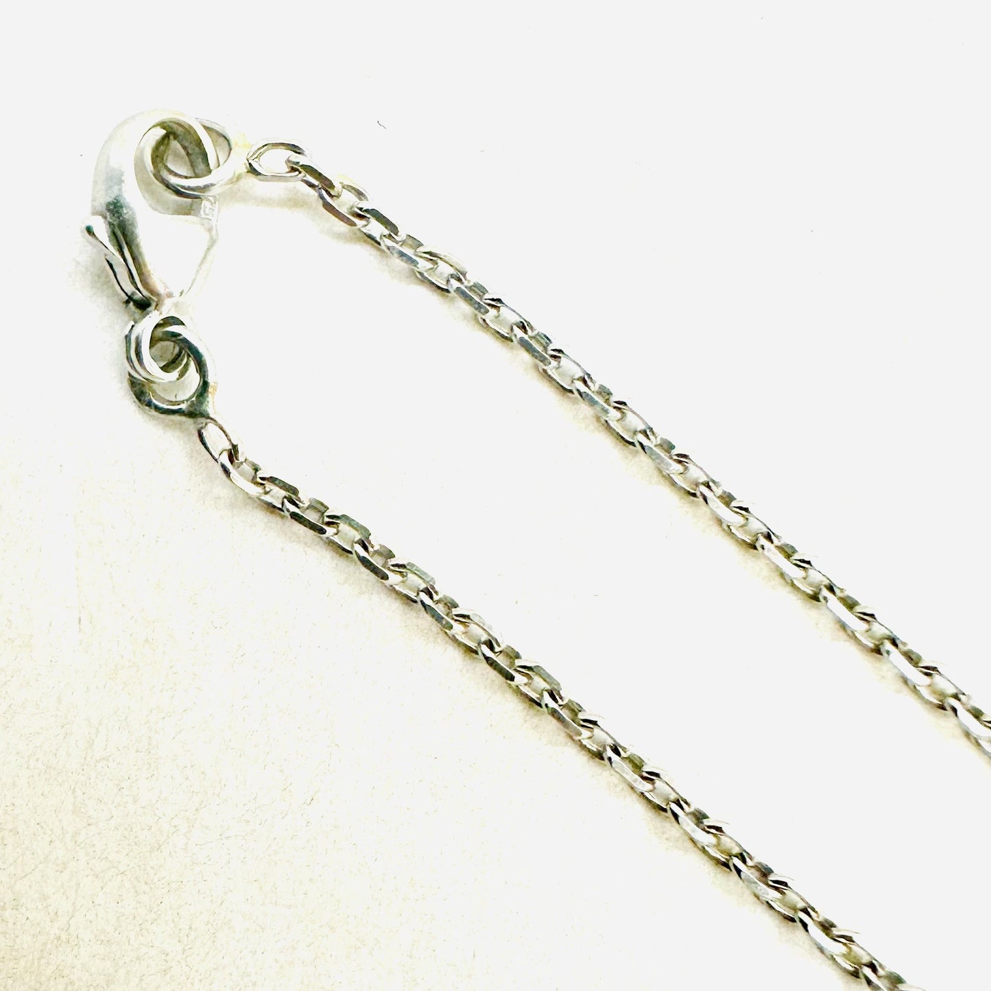 Collier Or Blanc avec Saphir de Ceylan