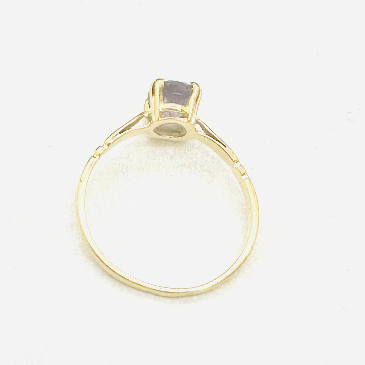 Bague en or jaune et améthyste