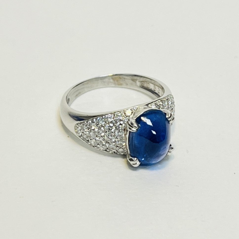Bague or avec saphir cabochon et diamants