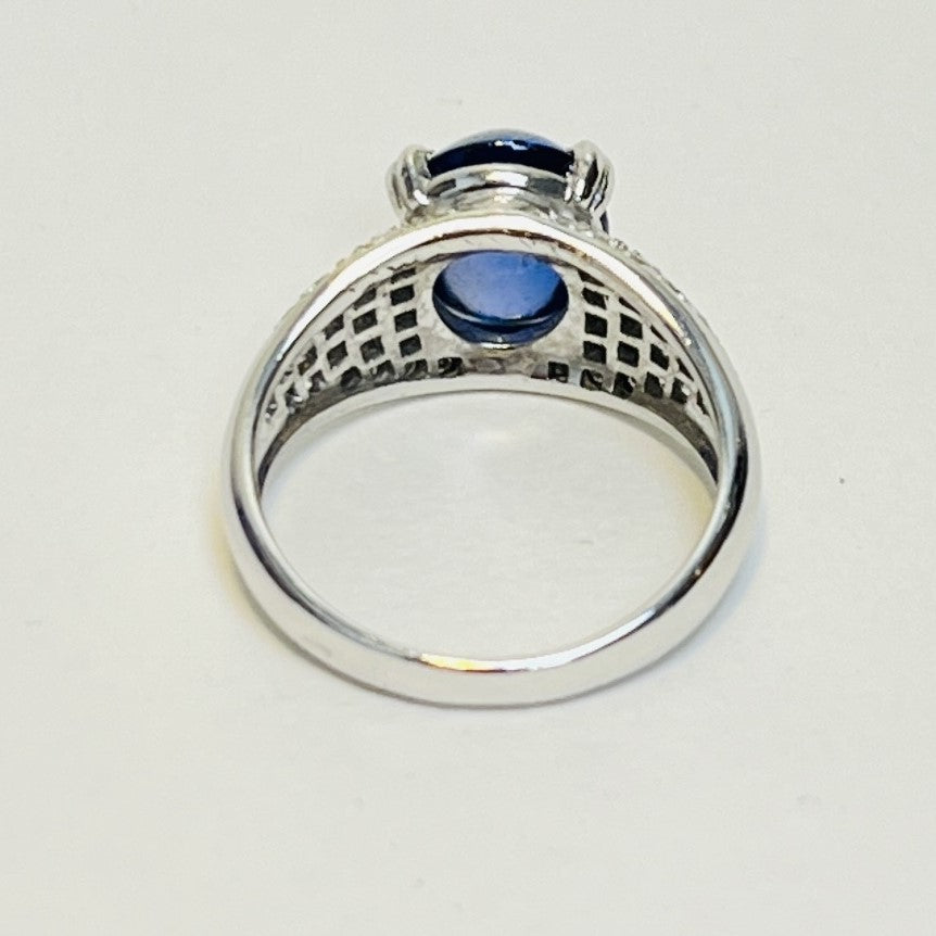Bague or avec saphir cabochon et diamants